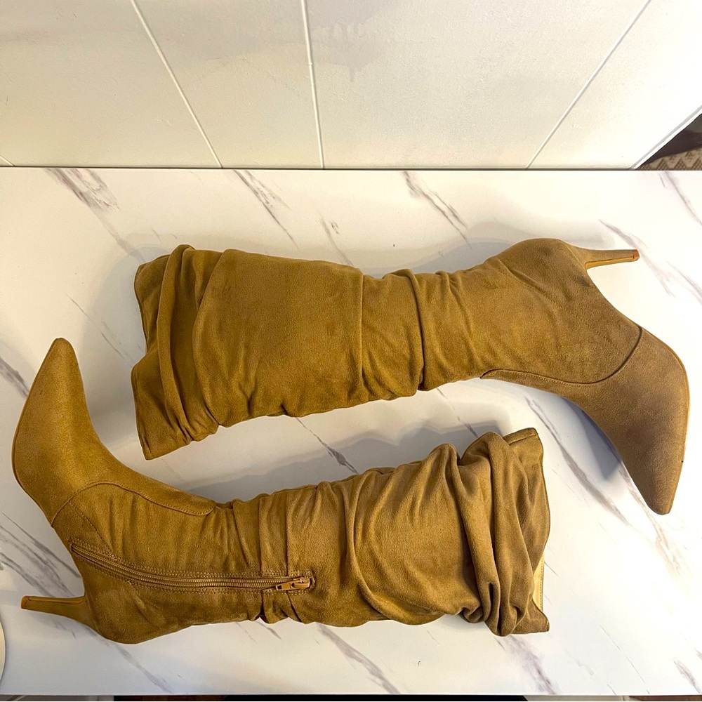 Bellini Stilettos Tan Faux Suede Ruched Knee-High Boots Size 8.5M - Picture 5 of 11